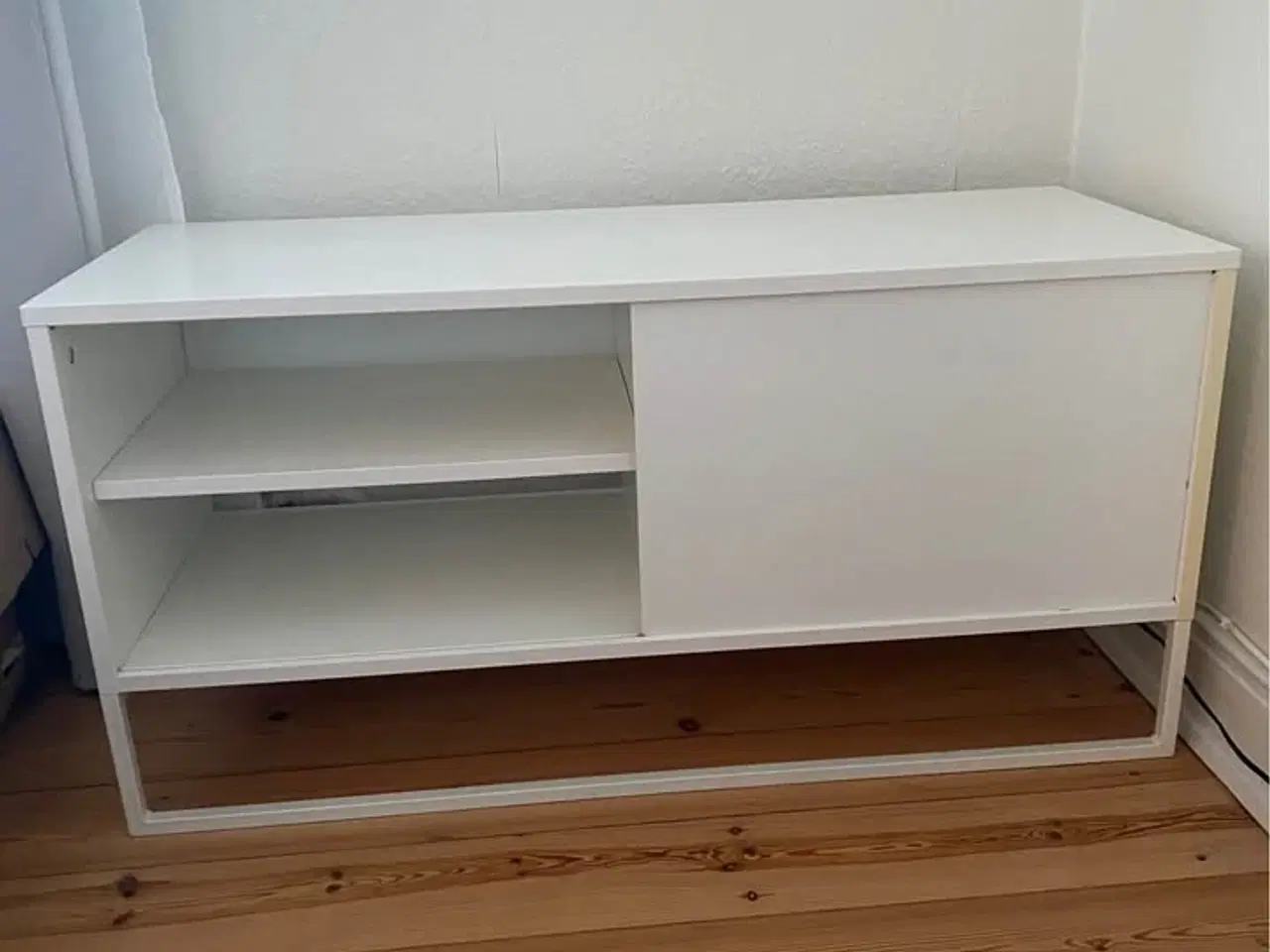 Billede 1 - Tv-bord sælges grundet flytning