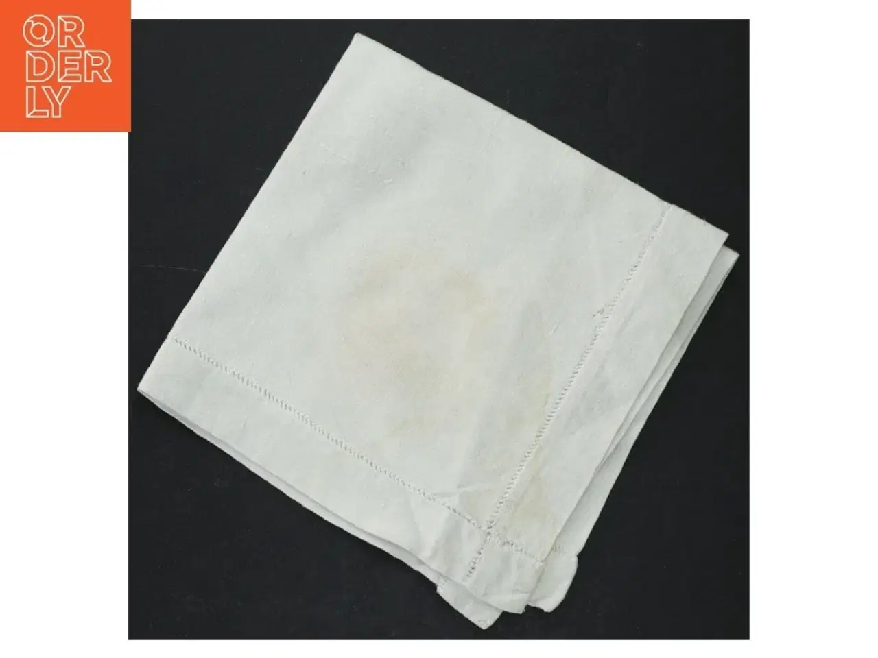 Billede 5 - Hvid serviet med broderi (str. 29,5 x. 29 cm)