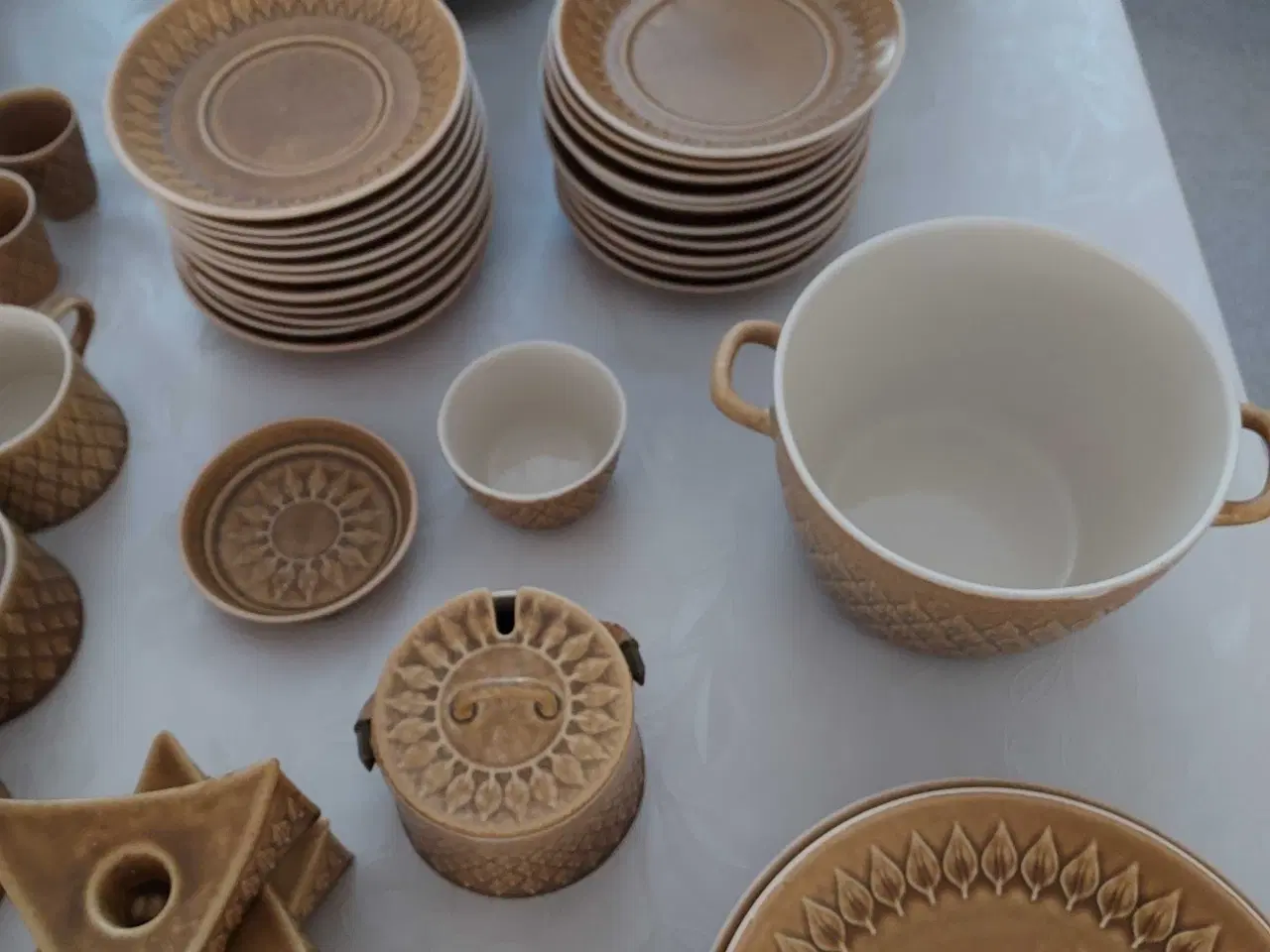 Billede 10 - Bing & Grøndahl, Kronjyden, Relief stel