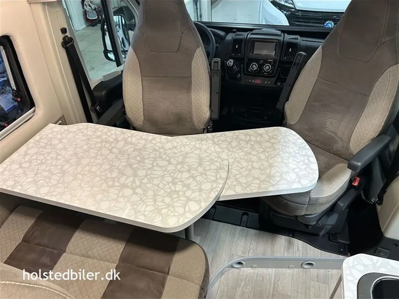 Billede 8 - 2019 - Chausson Twist V697   2 senge og udstyr