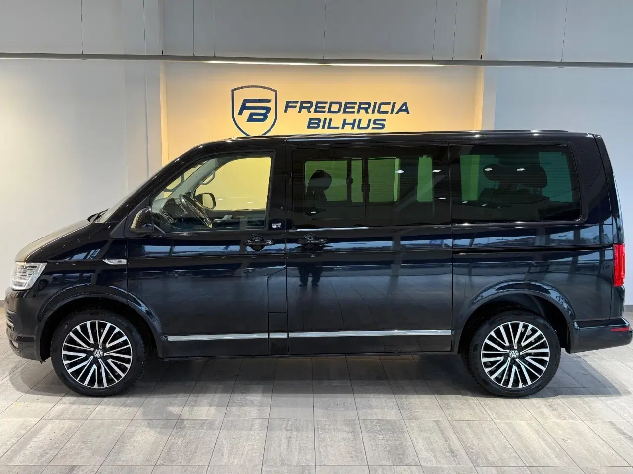 Billede 3 - VW Multivan 2,0 TDi 204 Highline DSG 4Motion kort