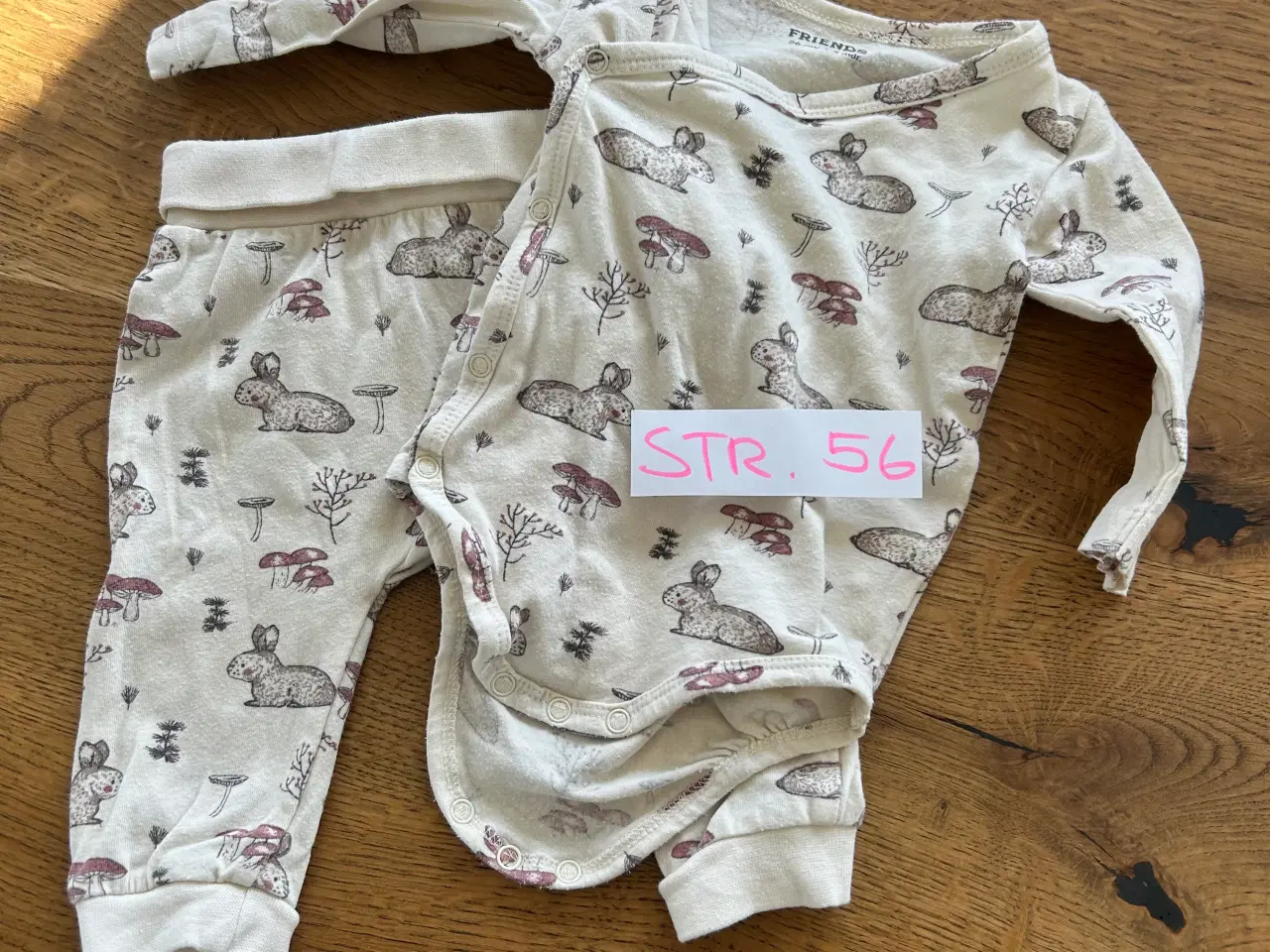 Billede 3 - Babytøj til pige str 56