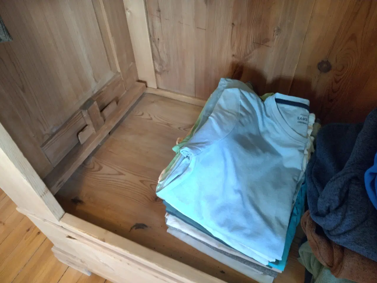 Billede 5 - Karlekammerskab - over 100 år.