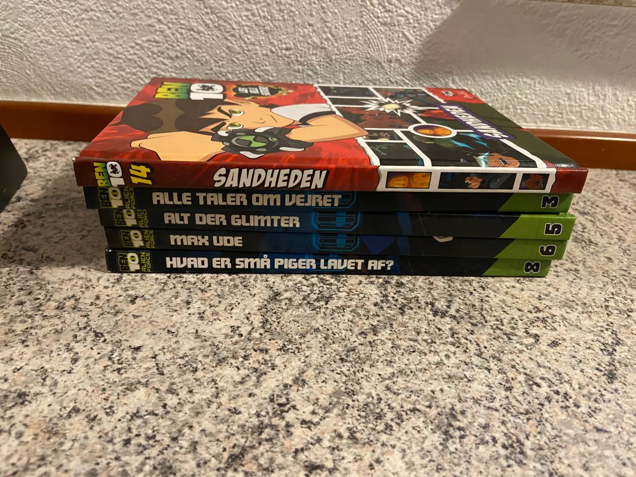 Billede 2 - Ben10 bøger