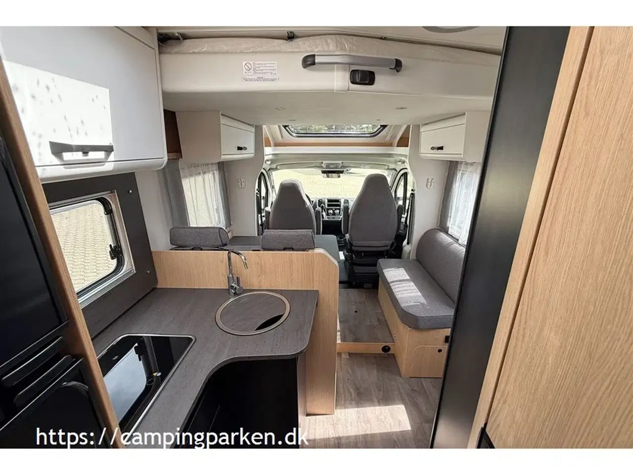 Billede 5 - 2025 - SunLight T 67 Adventure   Sunlights populære model med enkeltsenge, sænkeseng, Nordic pakke og meget udstyr!