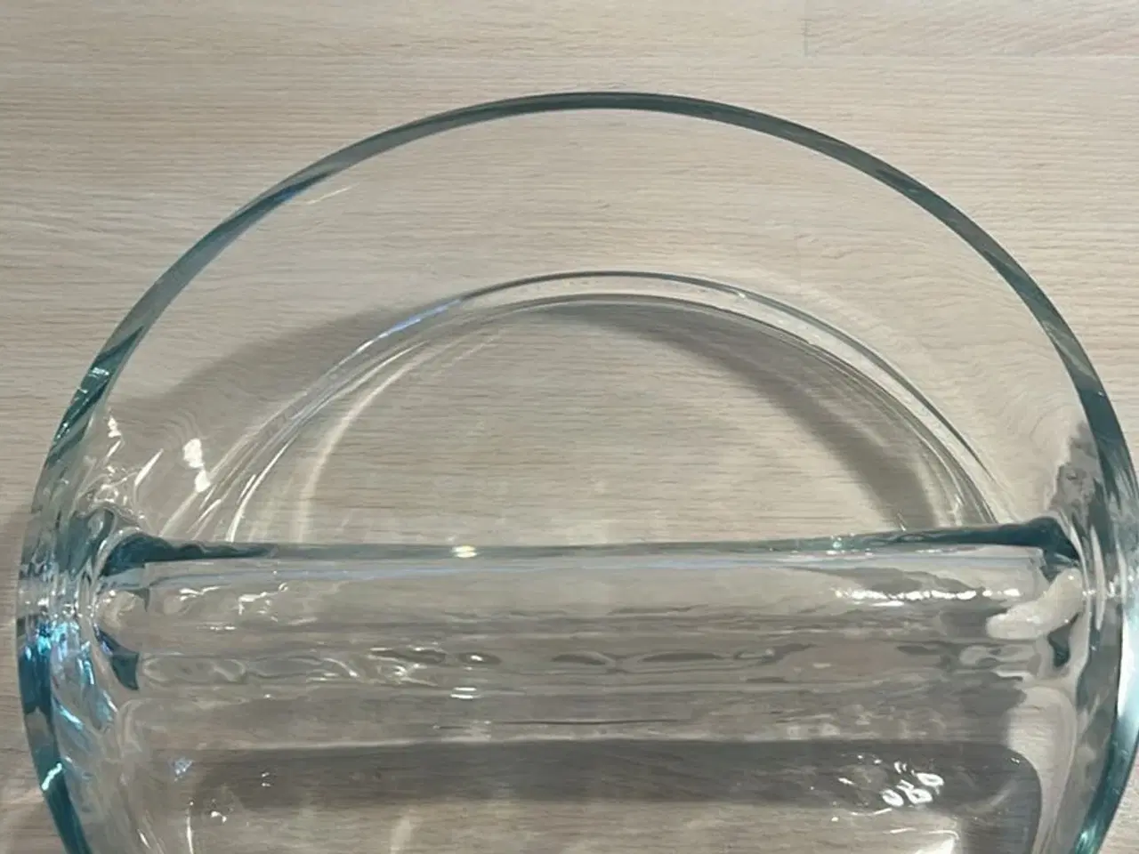 Billede 3 - Flot salatskål i glas med to rum.