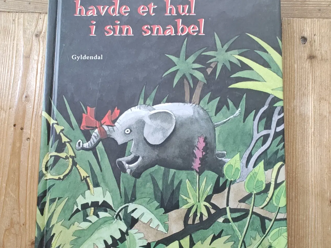 Billede 1 - .. men lille elefant havde et hul i sin snabel Bog