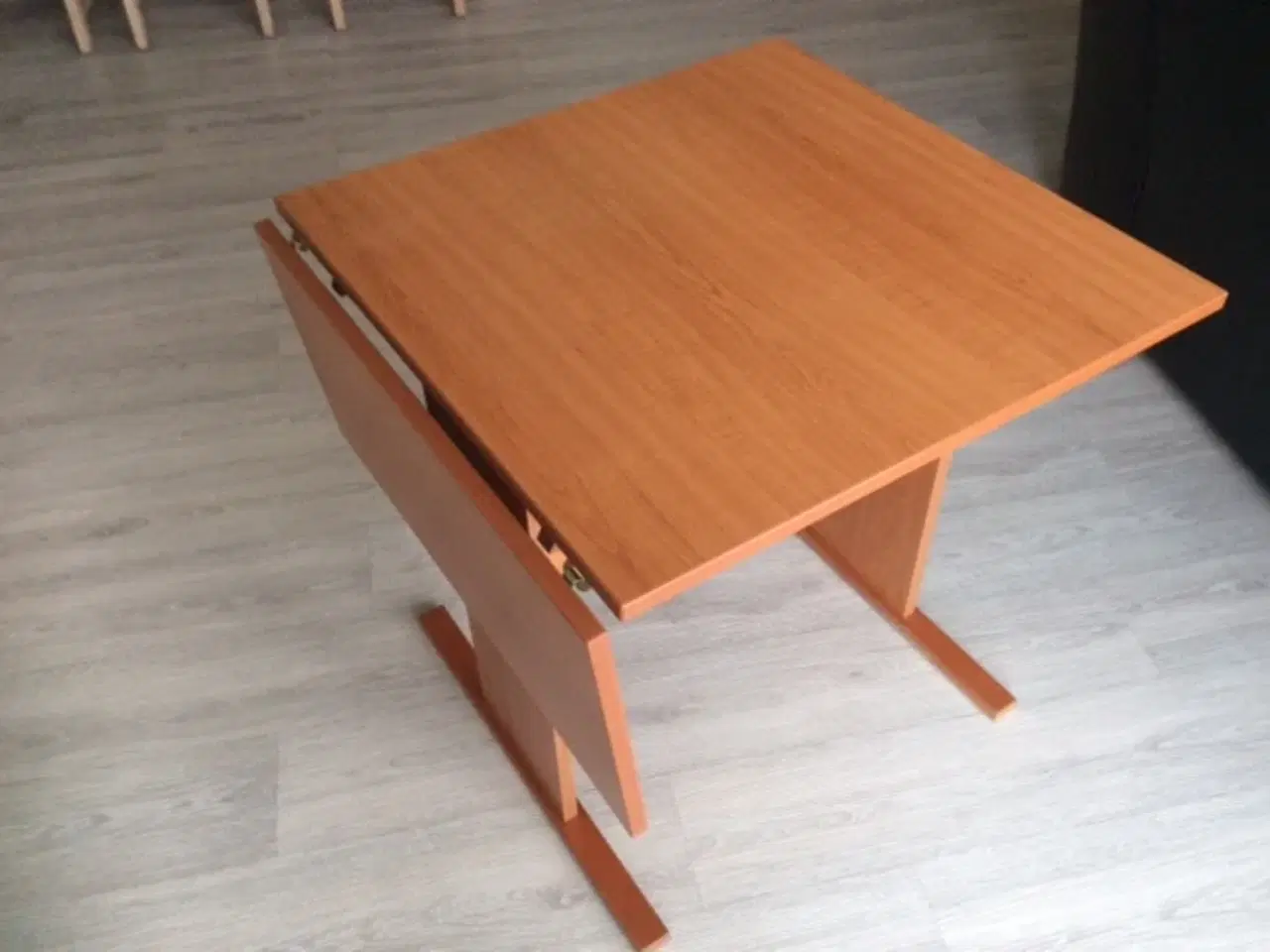 Billede 1 - Bord med enkel klap