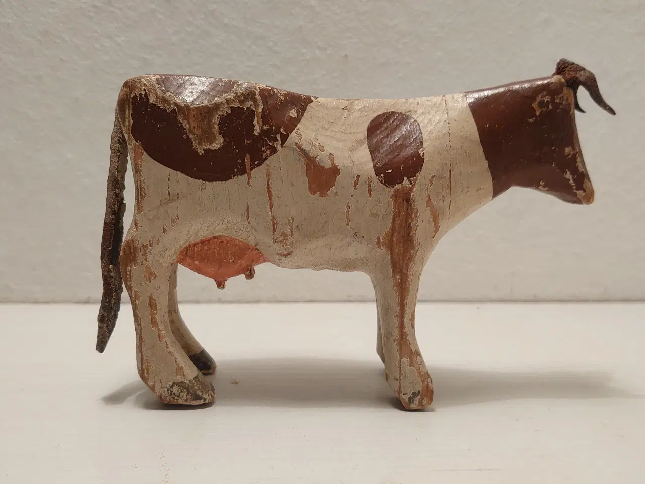 Billede 2 - Fængselslegetøj: Brunbroget ko. L.12,5cm.1930´erne