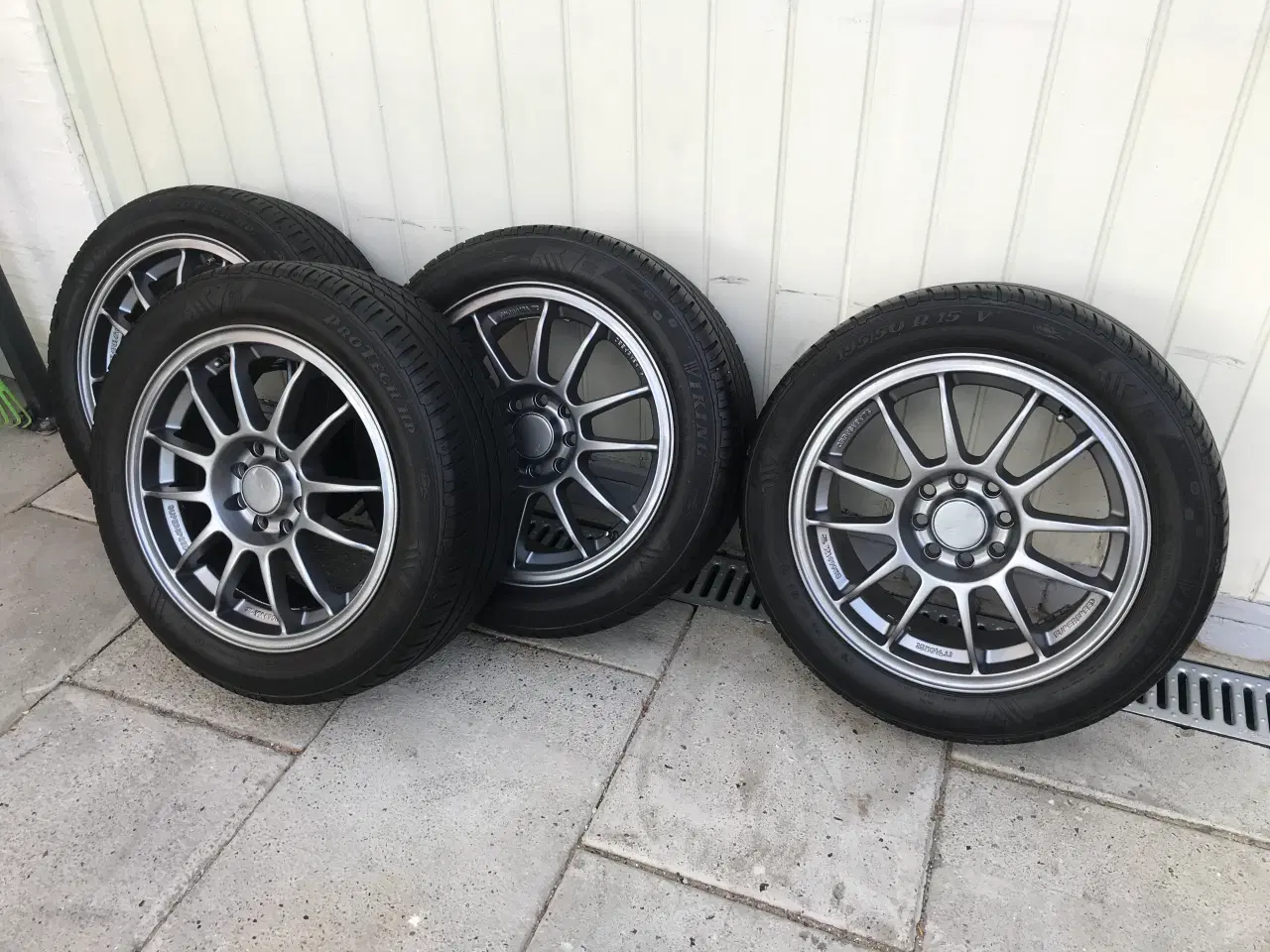 Billede 2 - Dæk og Fælge 195/50 R 15 tommer.