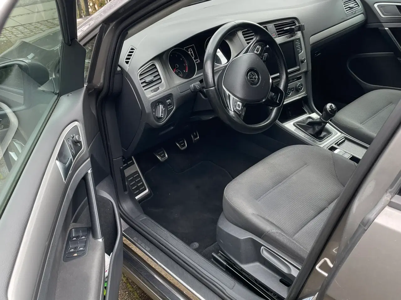 Billede 2 - Velholdt og driftssikker VW Golf sælges – klar til