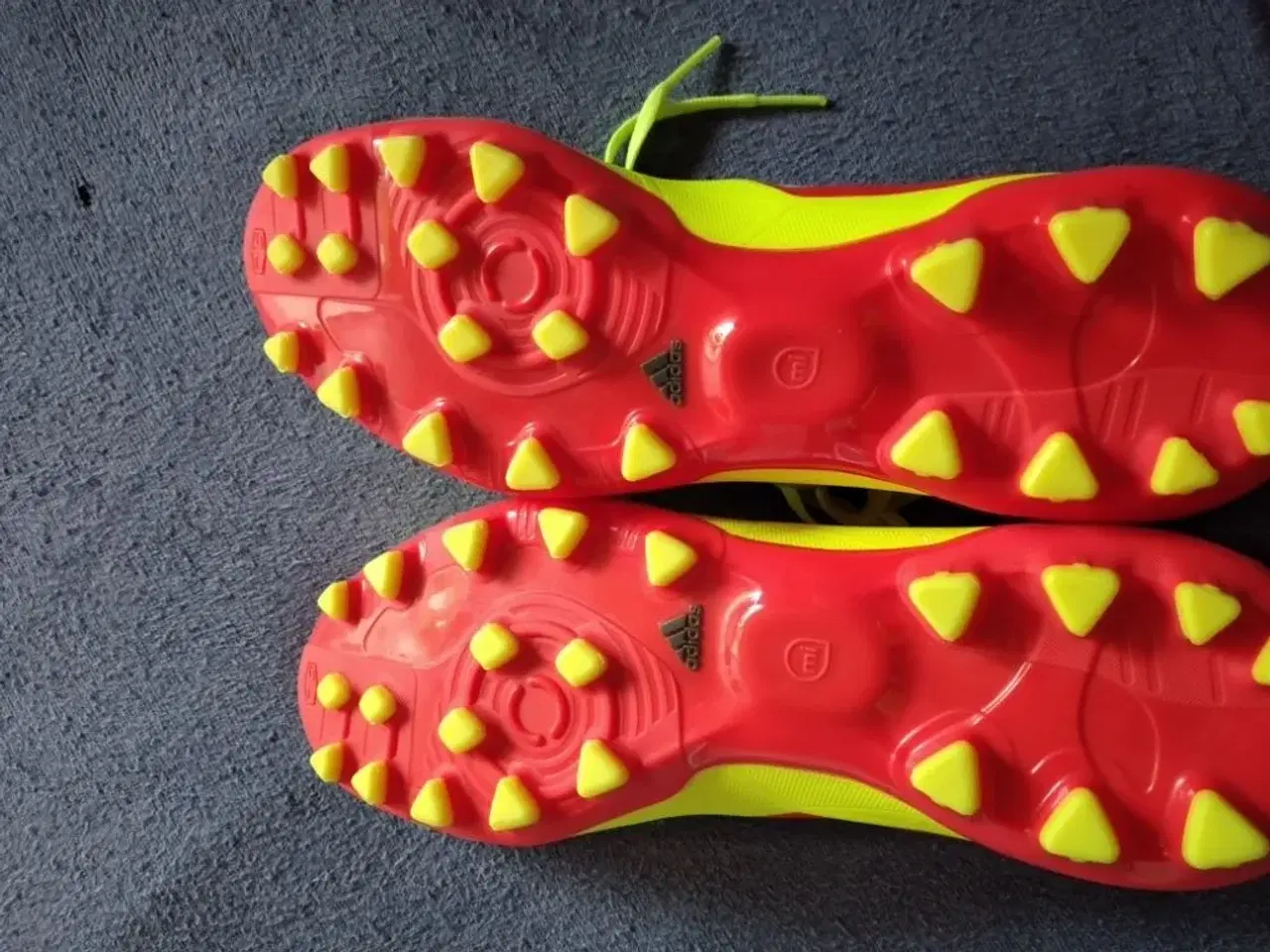 Billede 3 - Helt nye adidas fodboldstøvler str 8 1\2