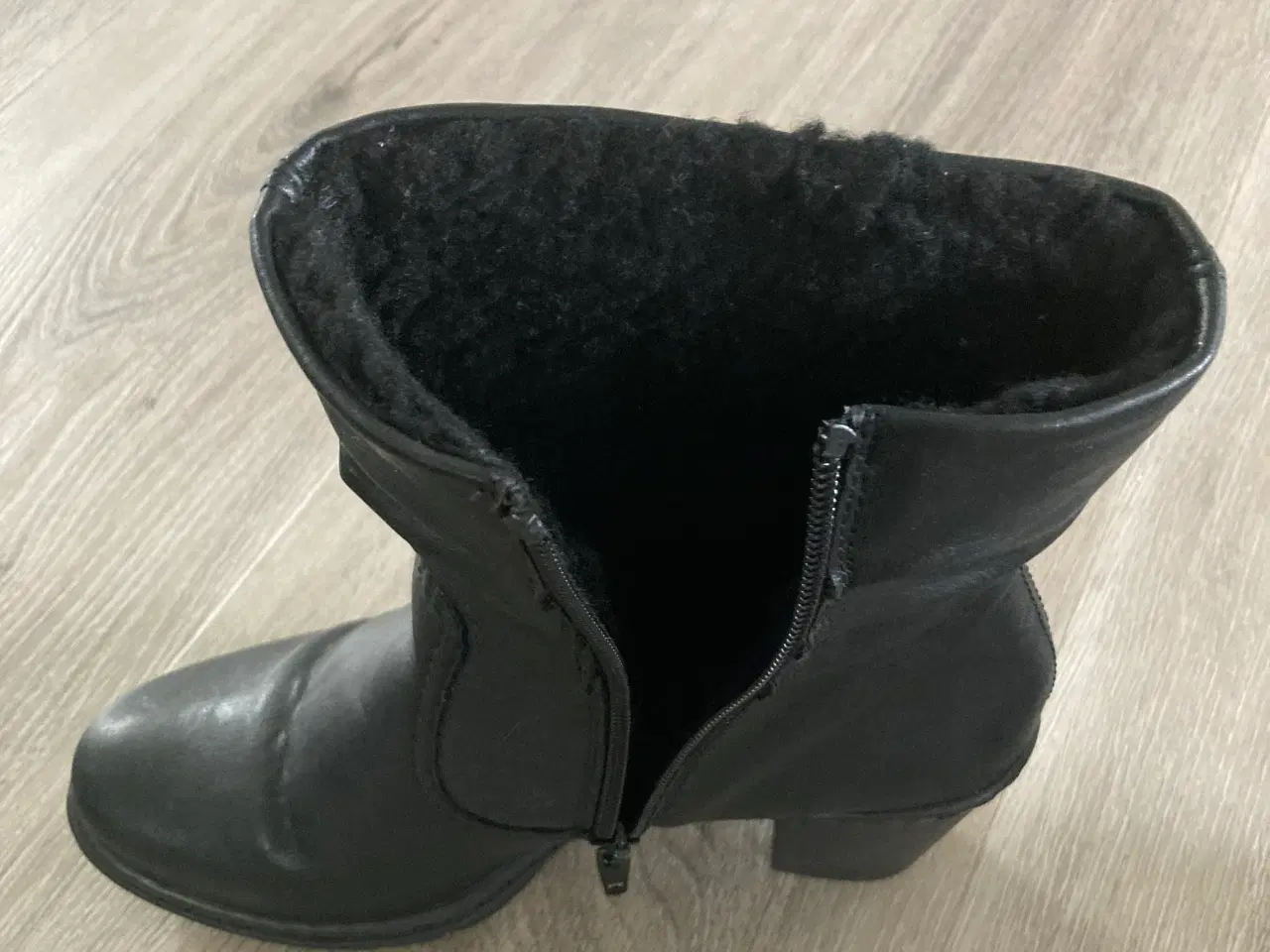 Billede 5 - Sorte Rieker støvler str. 38