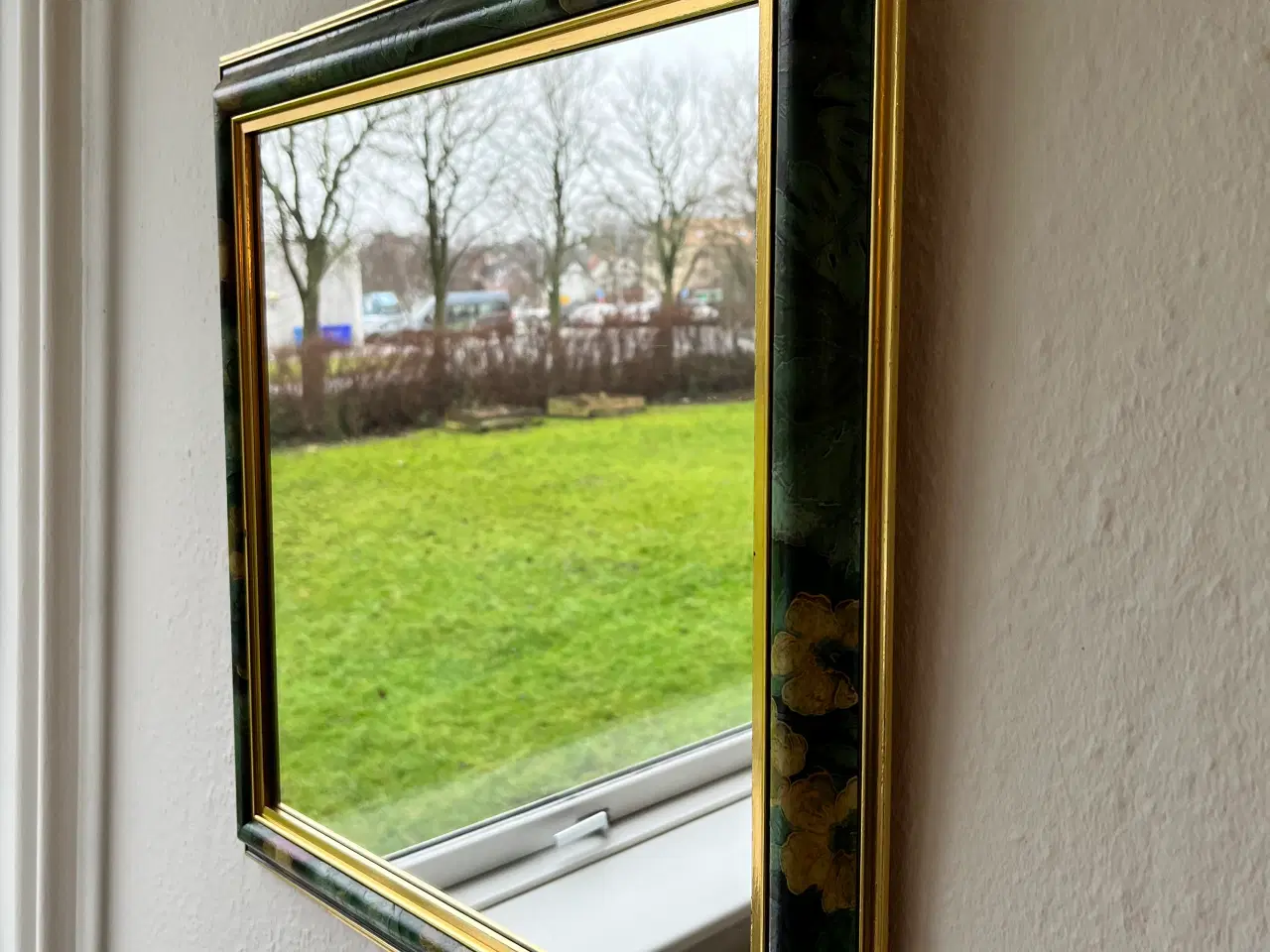 Billede 2 - Flot spejl med grønligt mønster og guldkant