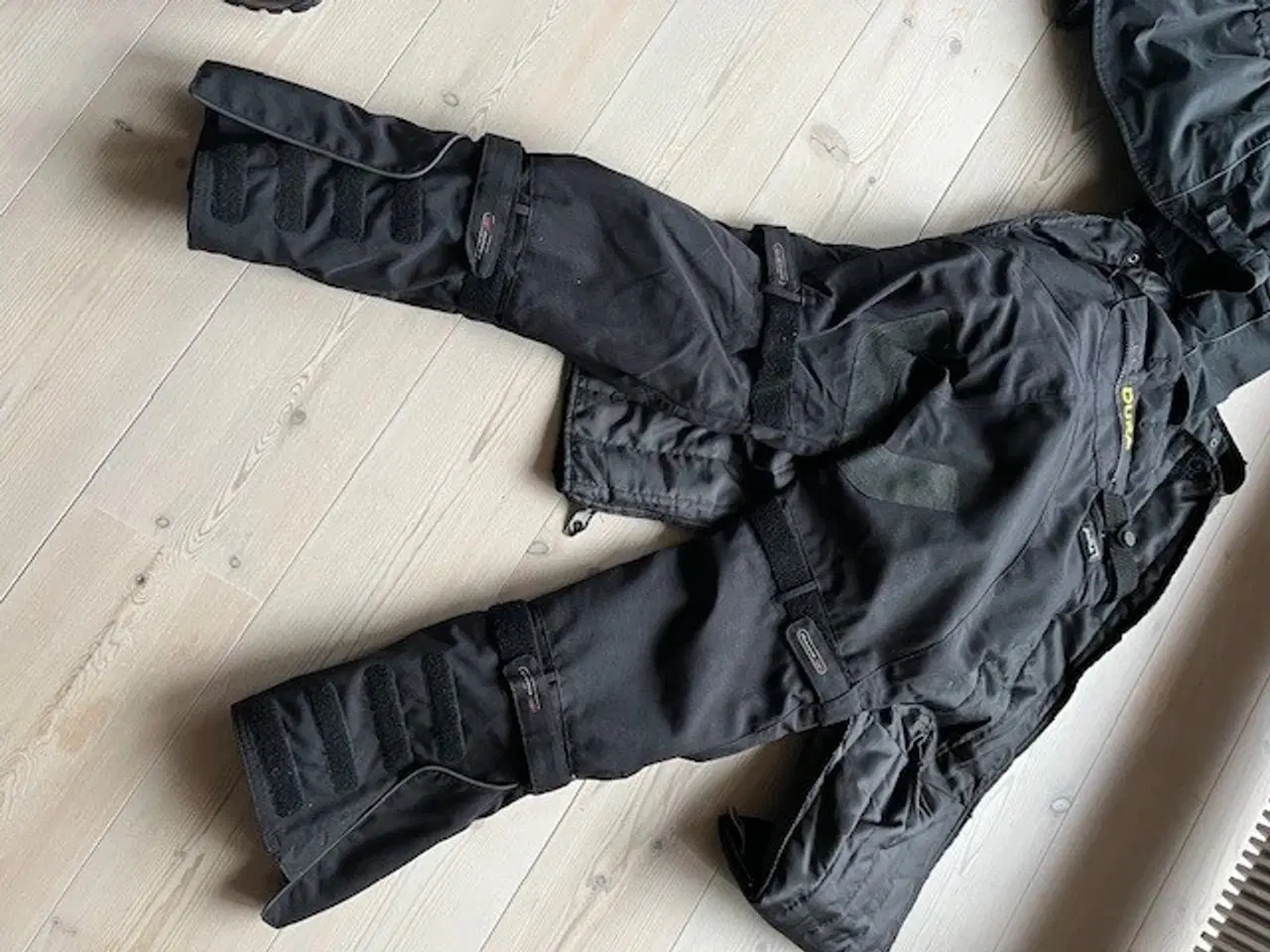 Billede 3 - MC- dragt kvindemodel str. S 38-40 