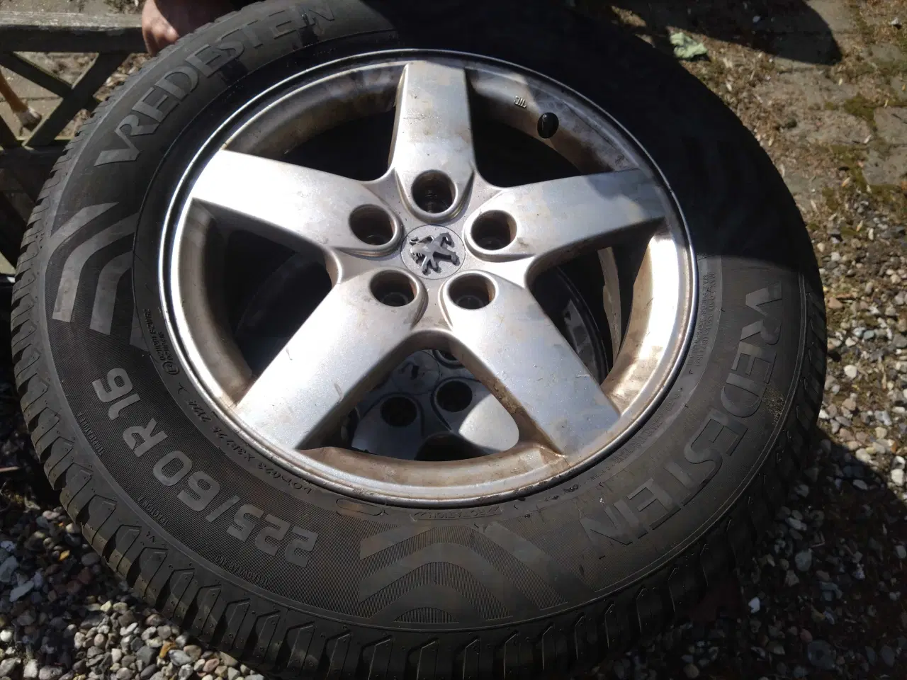 Billede 2 - Peugeot 407 hjul med næsten nye helårsdæk 