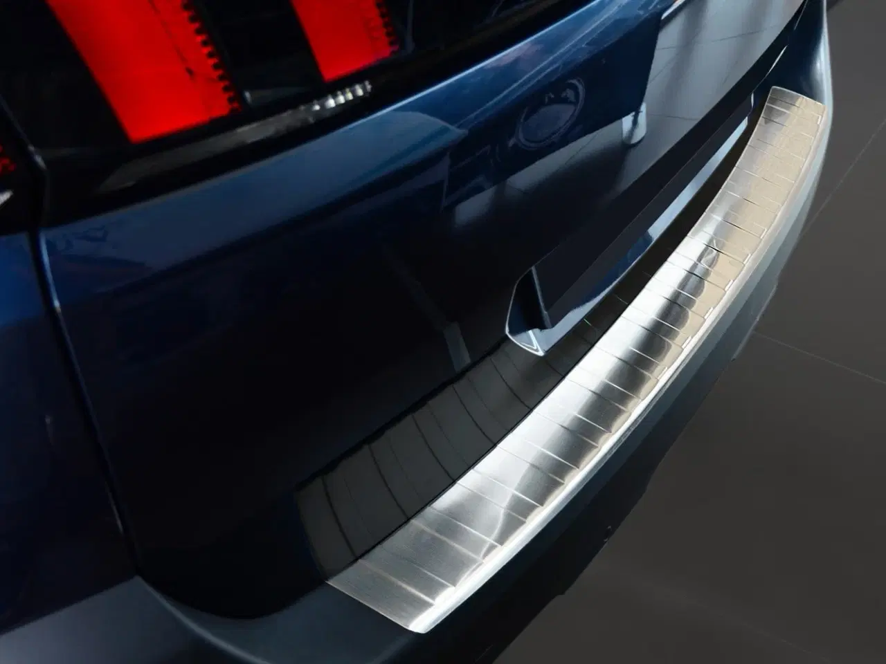 Billede 1 - Læssekantbeskytter Peugeot 5008 II 2017-2024 - Stål