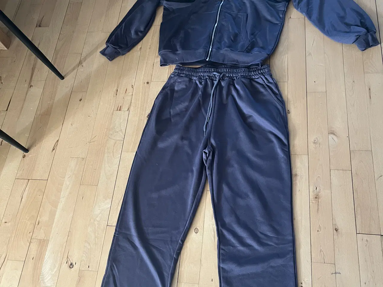 Billede 1 - Joggingsæt med hætte 