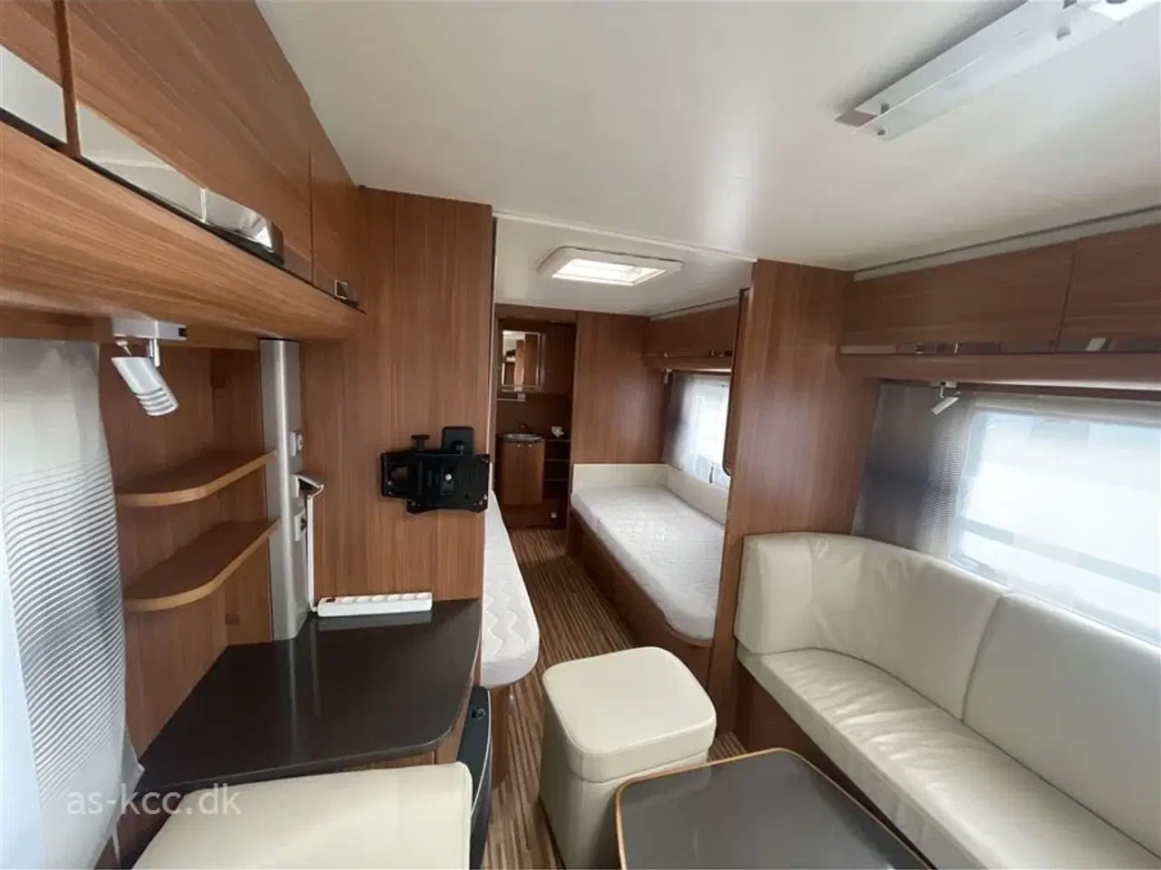 Billede 7 - 2014 - Adria Adora 613 HT   Adria adora 613 HT årg. 2014 Incl. Isabella Nordic 3 m fortelt med Mega stænger. Tæpper i vognen 4 sovepladser 6 siddepladser, gasalarm.