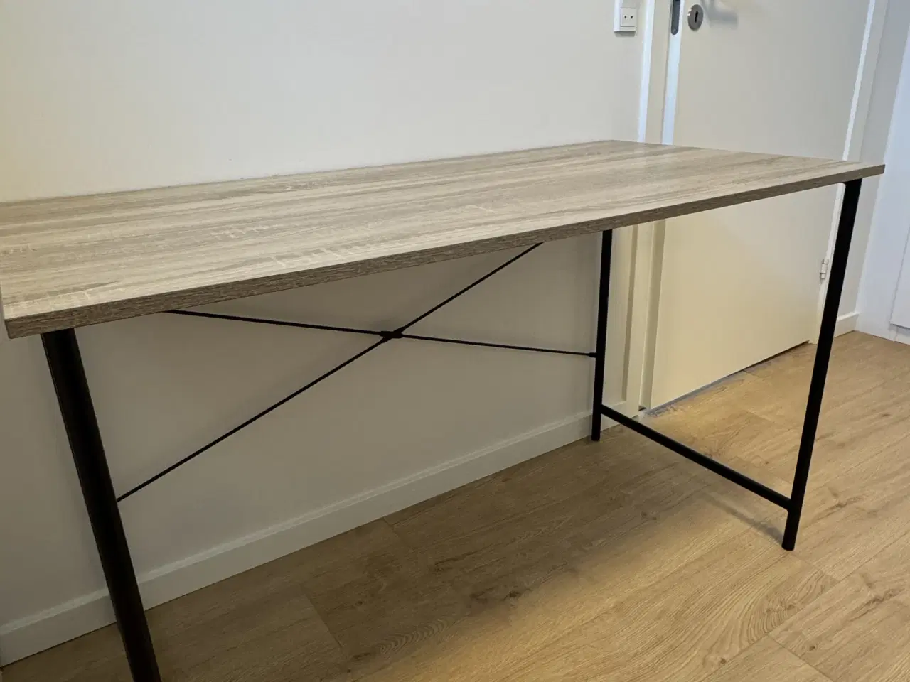 Billede 1 - Skrivebord fra Jysk