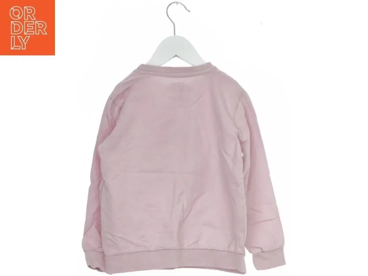 Billede 2 - Lyserød sweatshirt med kattemotiv fra Dreamworks (str. 110)