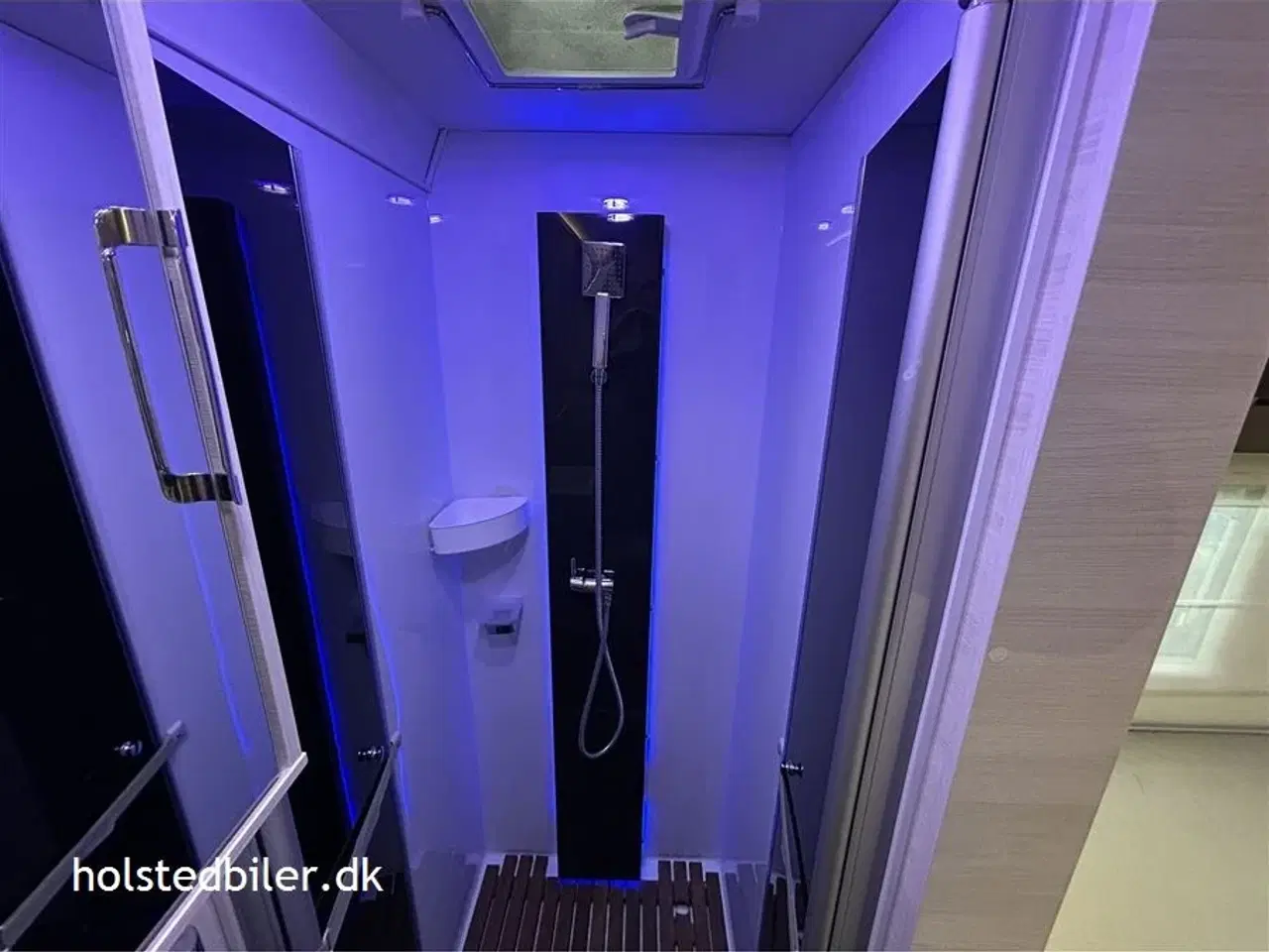 Billede 15 - 2019 - Chausson Welcome Premium 757   WC/bad i bagenden, automatgear og udstyr.