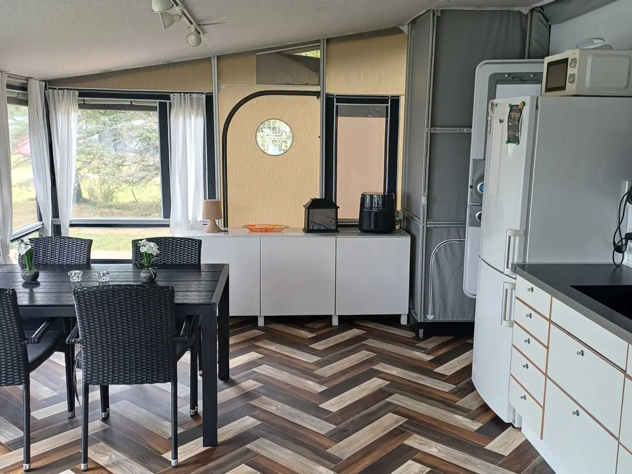Billede 11 - Campingvogn med Villa fortelt