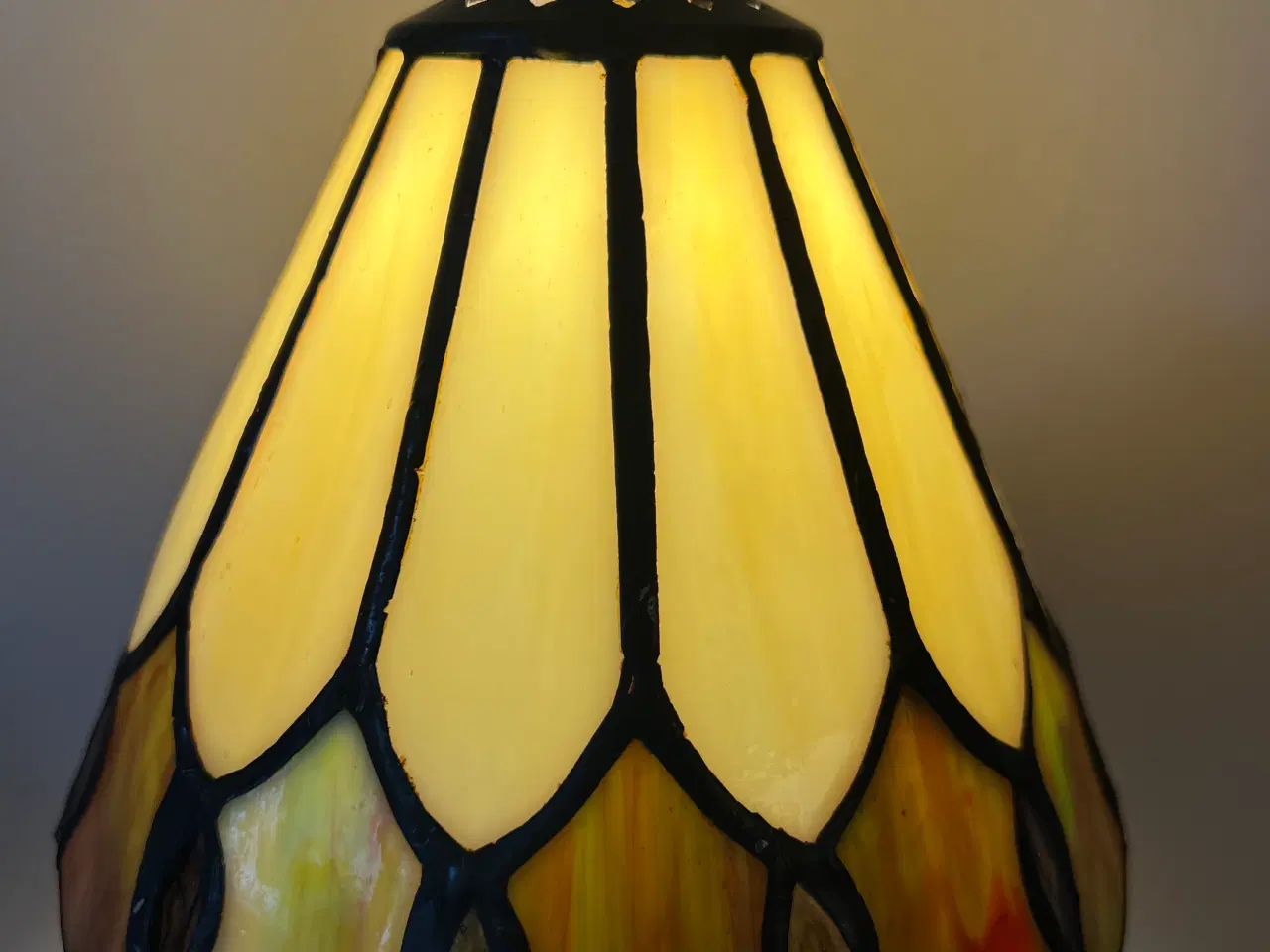 Billede 3 - Smuk lille Tiffany bordlampe 