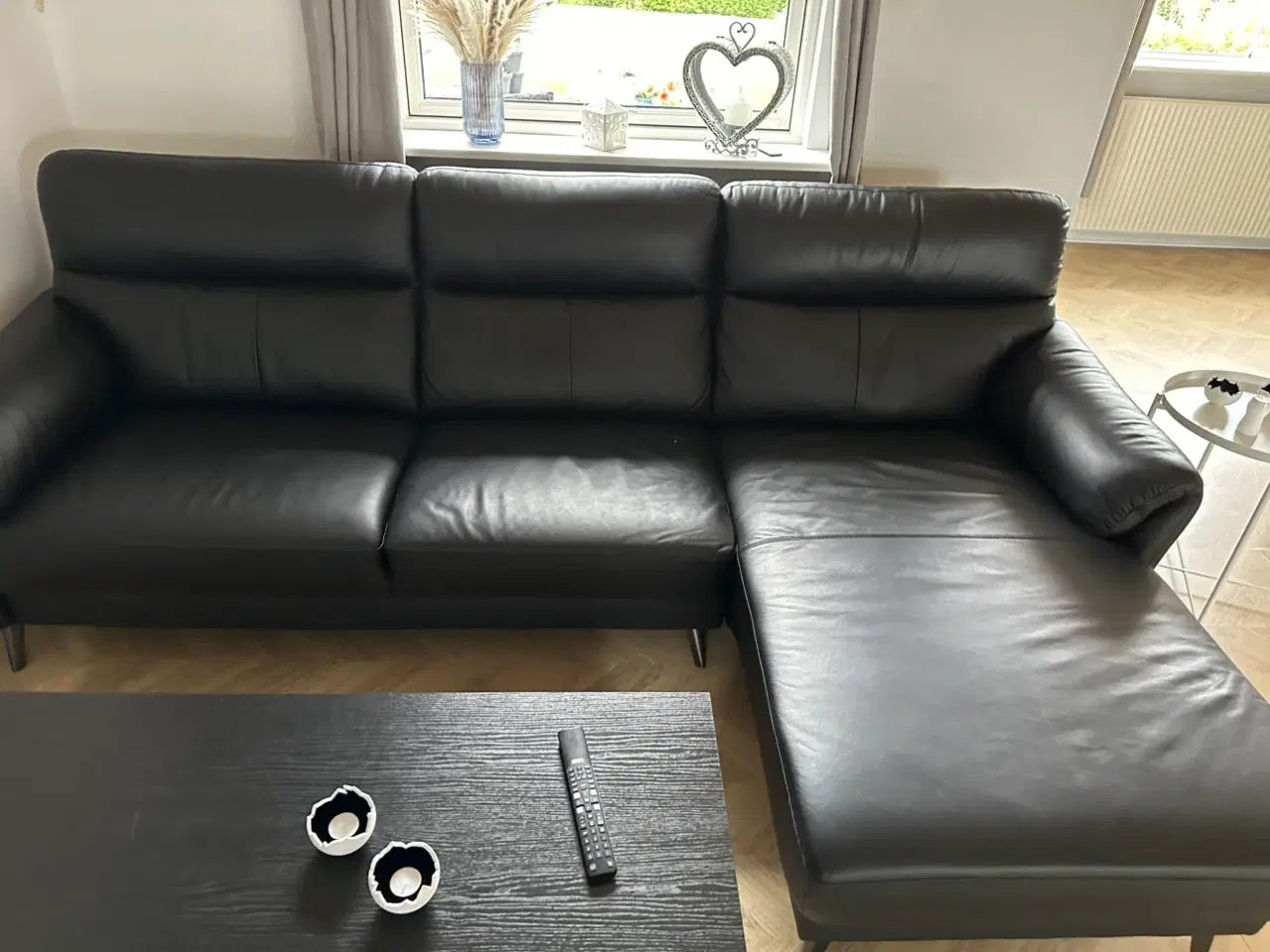 Billede 2 - Okselæder sofa med chaiselong, købt januar 2024