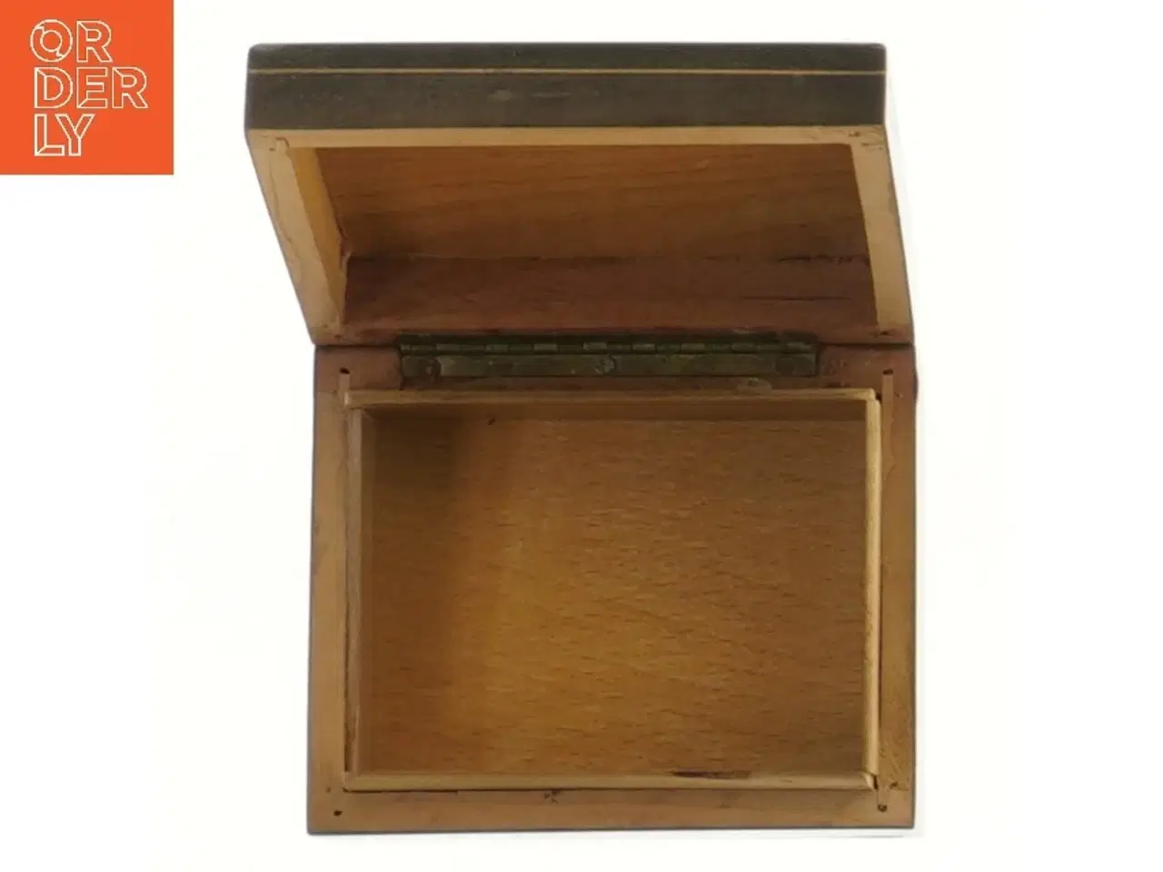 Billede 3 - Trææske med indlagte træfigurer (str. 10x8x3,5 cm)