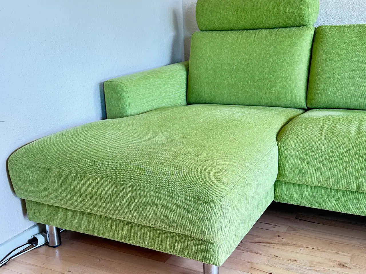Billede 2 - Tre personers limegrøn sofa med chaiselong