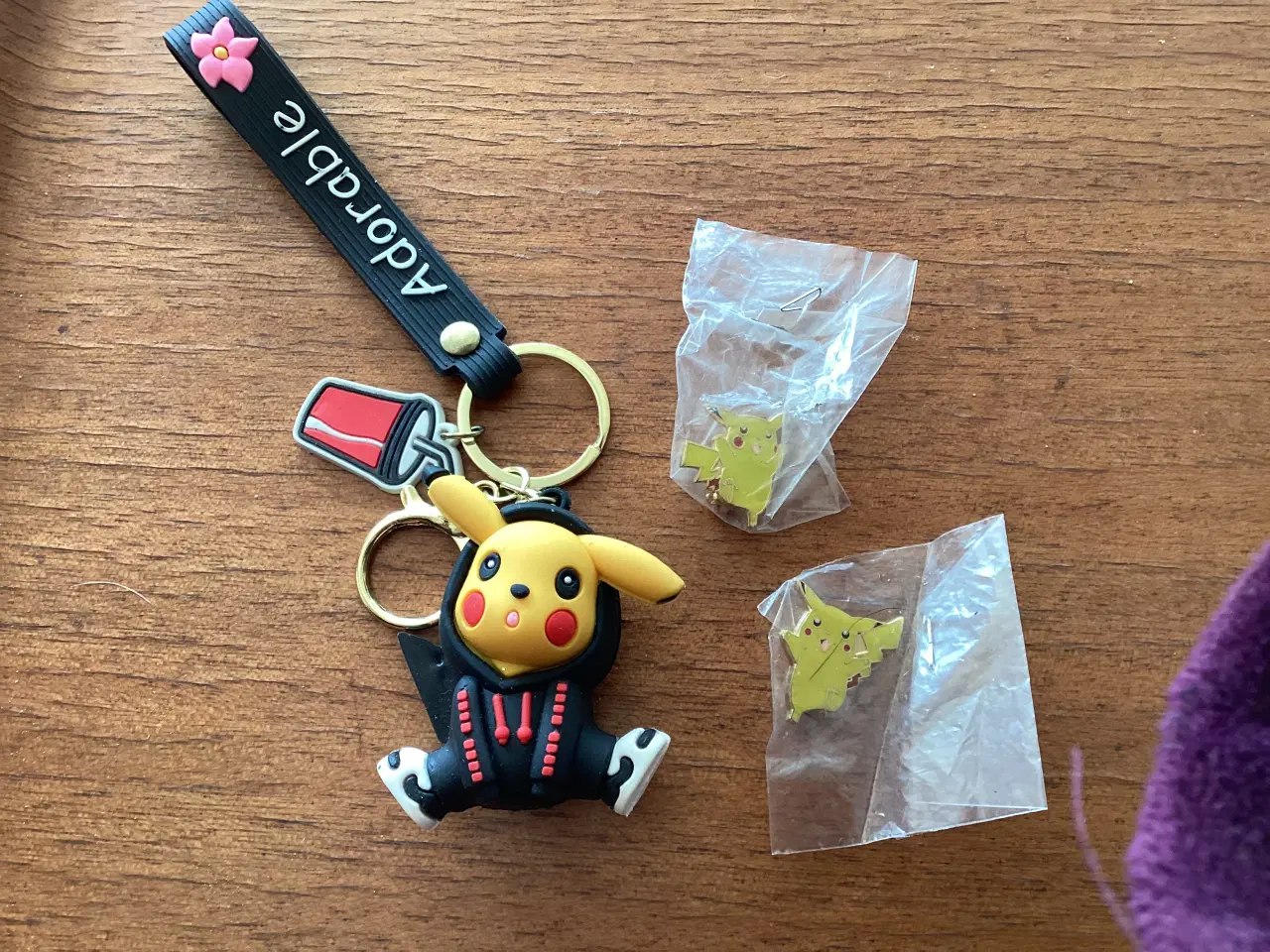 Billede 1 - Pokemon nøglering og 2 pins