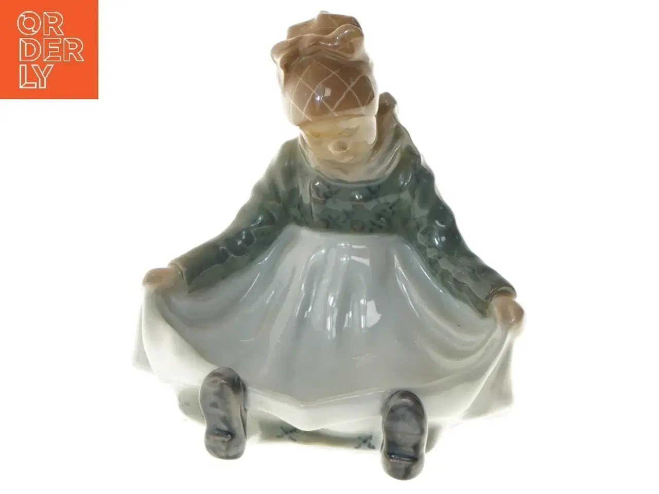 Billede 1 - Porcelænsfigur af pige fra Royal Copenhagen (str. 15 cm)