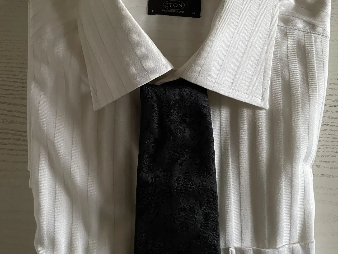 Billede 2 - Skjorte og slips, ETON