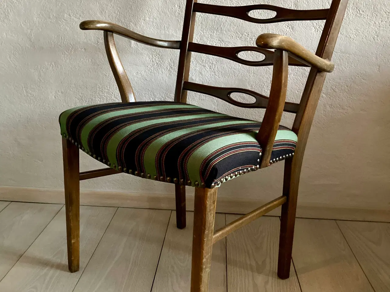 Billede 1 - 60’er stol med armlæn - Dansk design / møbelsnedke