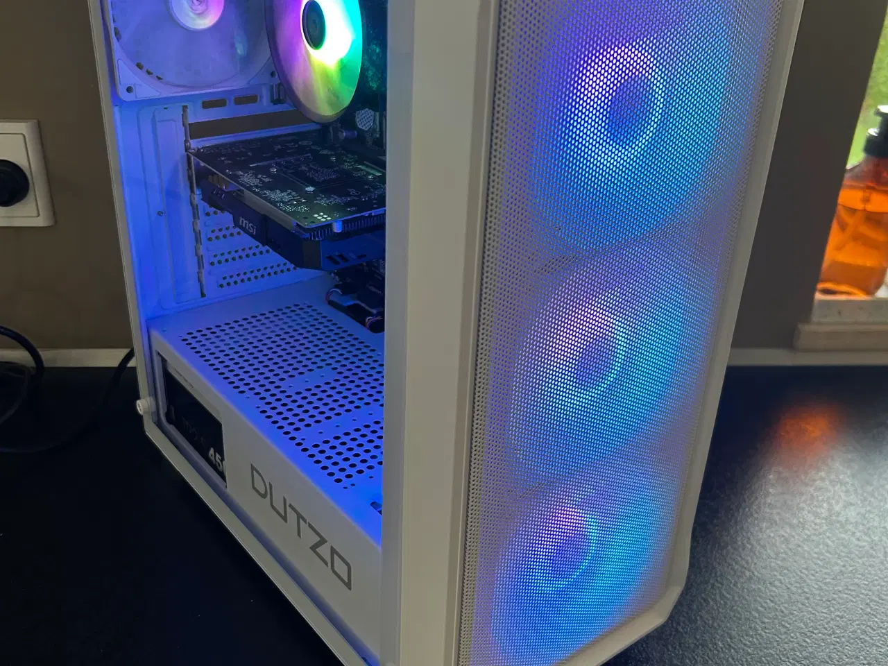 Billede 1 - 💻 Stilet RGB Gaming-PC – perfekt til eSport og kl