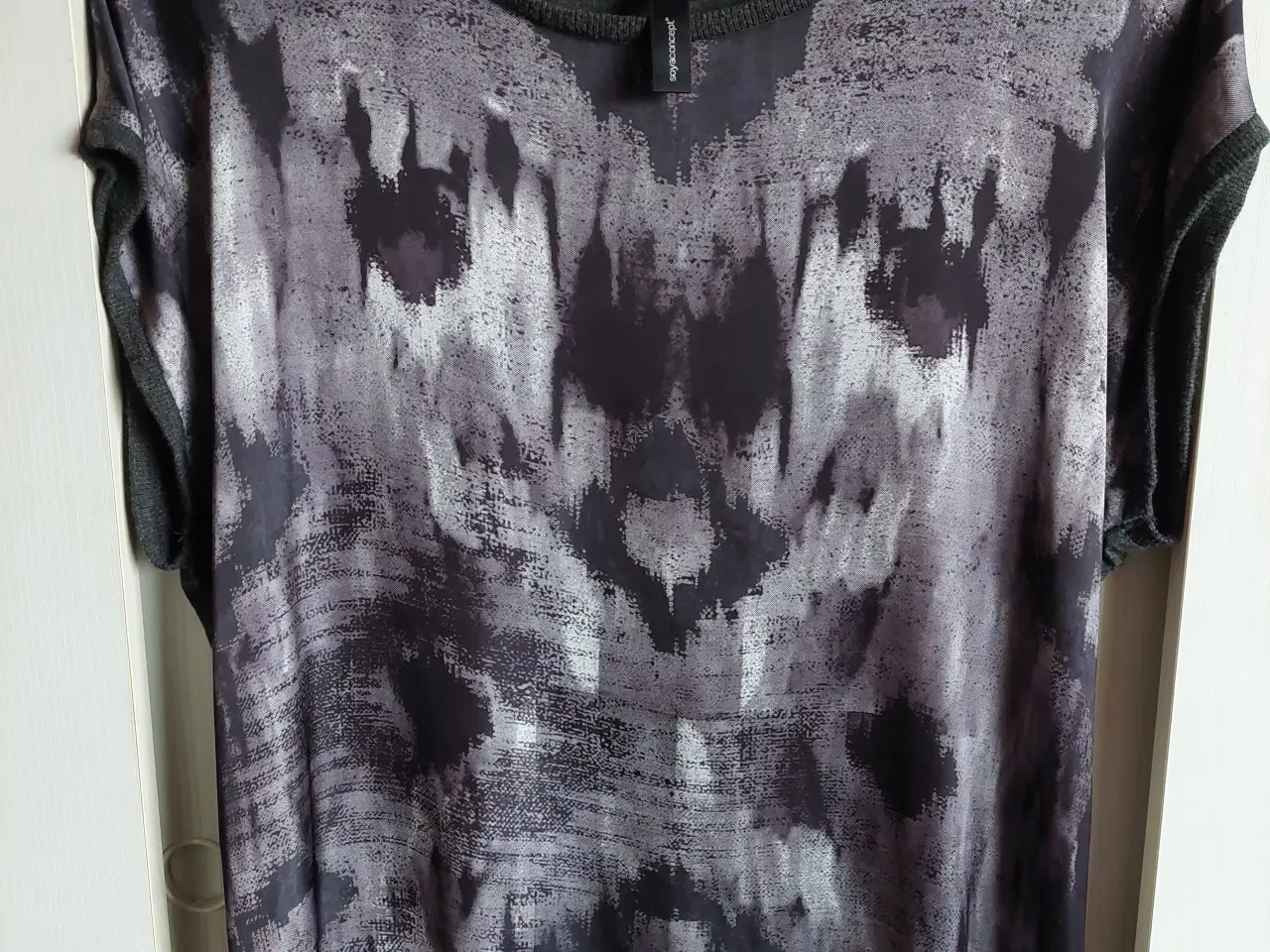 Billede 1 - T.shirt fra Soya Grå/Sort Mønsteret