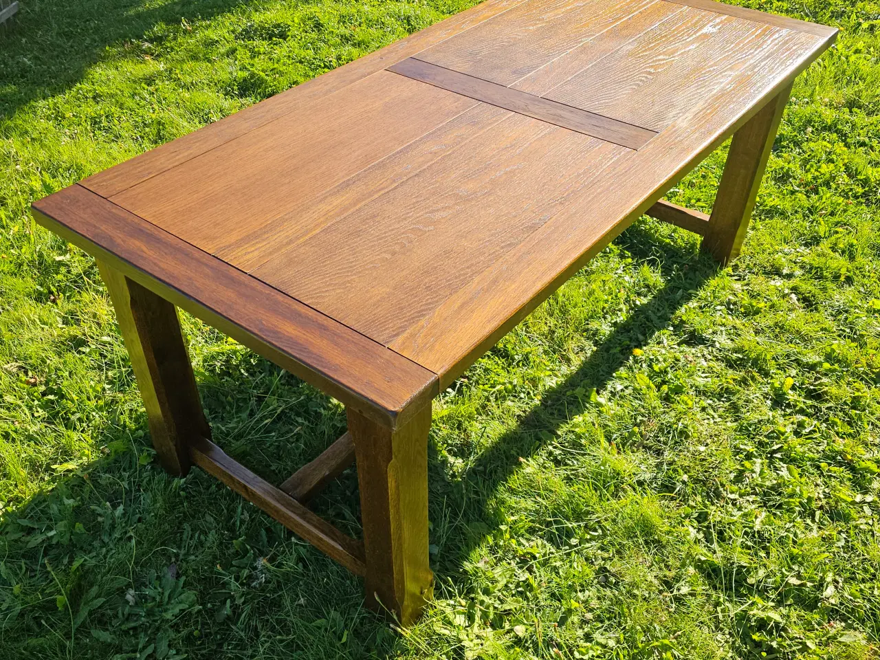 Billede 4 - ILVA Mørkt Spisebord – God Stand
