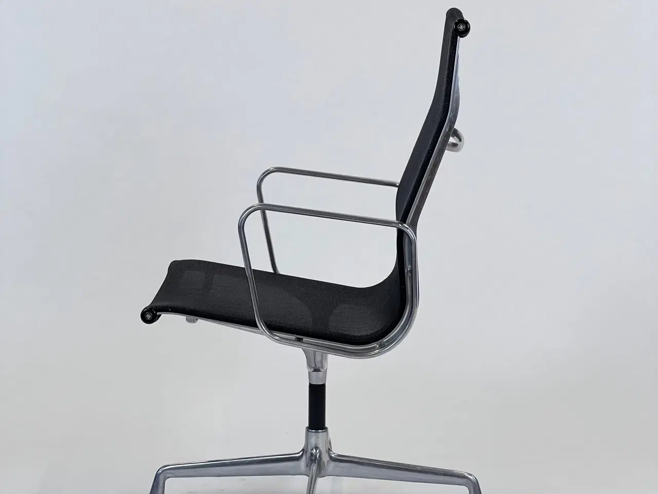 Billede 3 - Charles Eames Ea-112 chair - black mesh