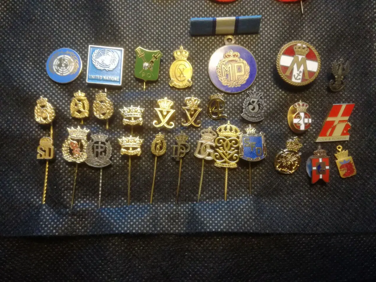 Billede 2 - Militærmærker,pins og medaljer