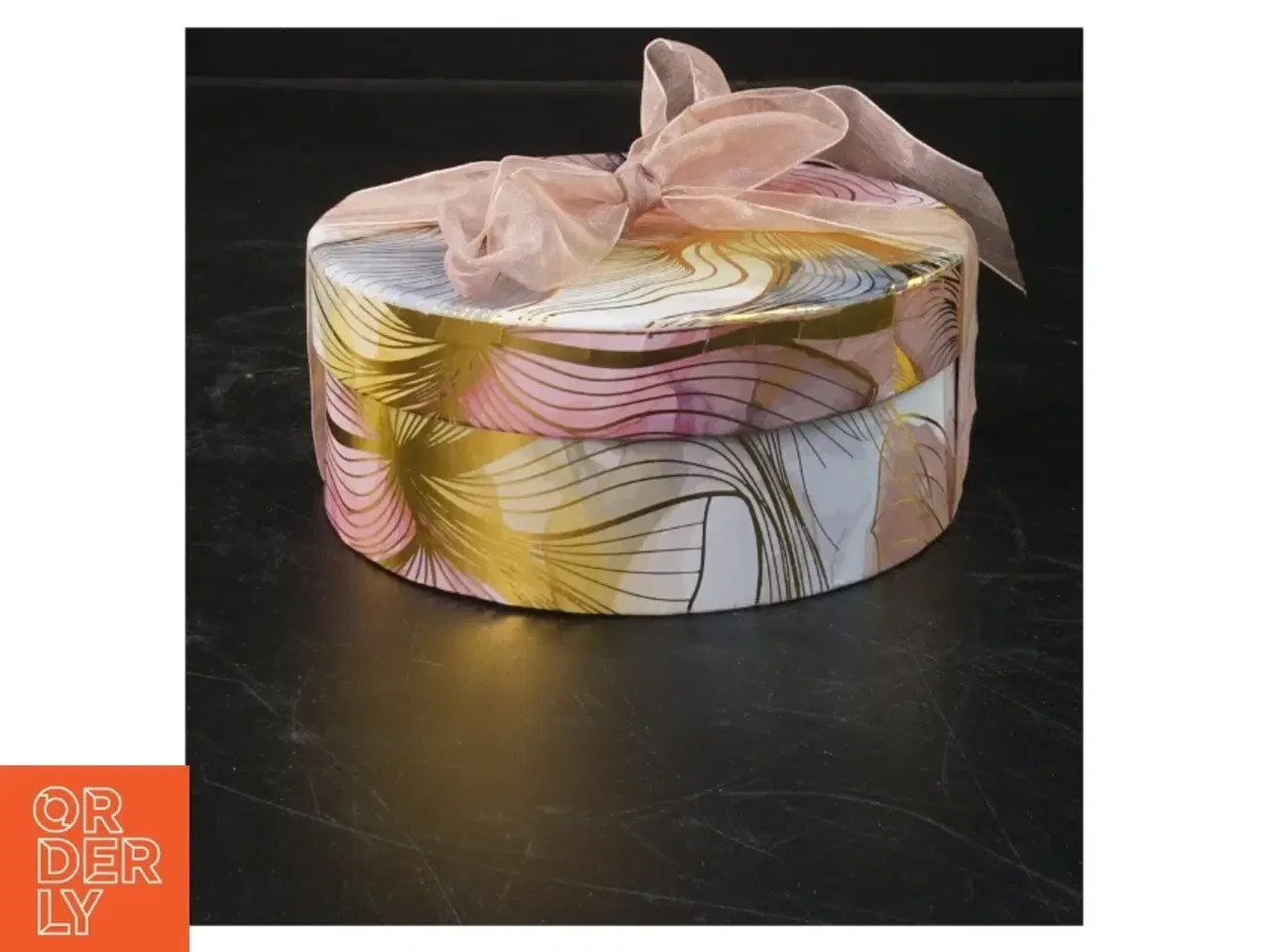Billede 1 - Rund gaveæske med bånd (str. 14x6 cm)