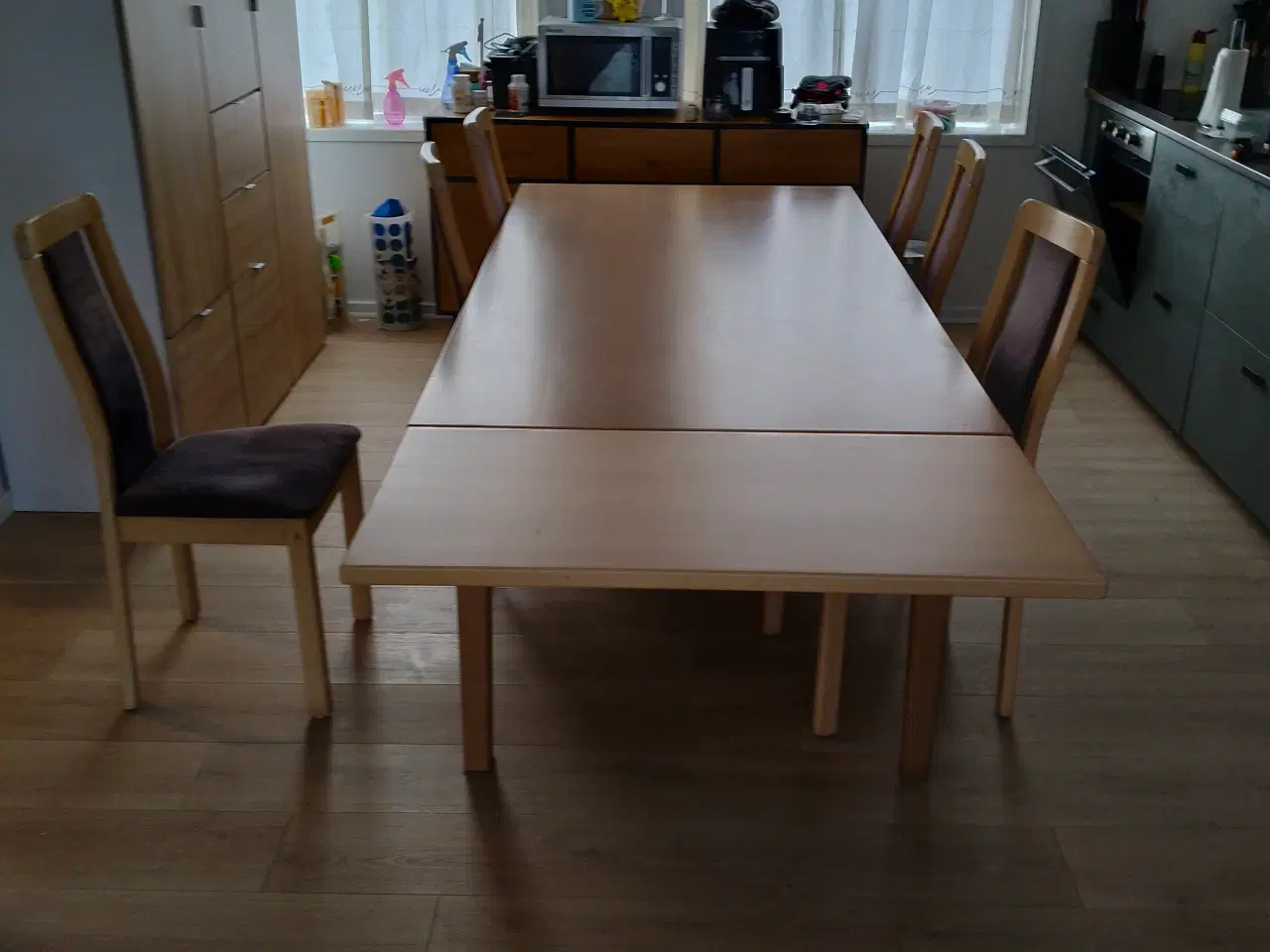 Billede 1 - Spisebordet 