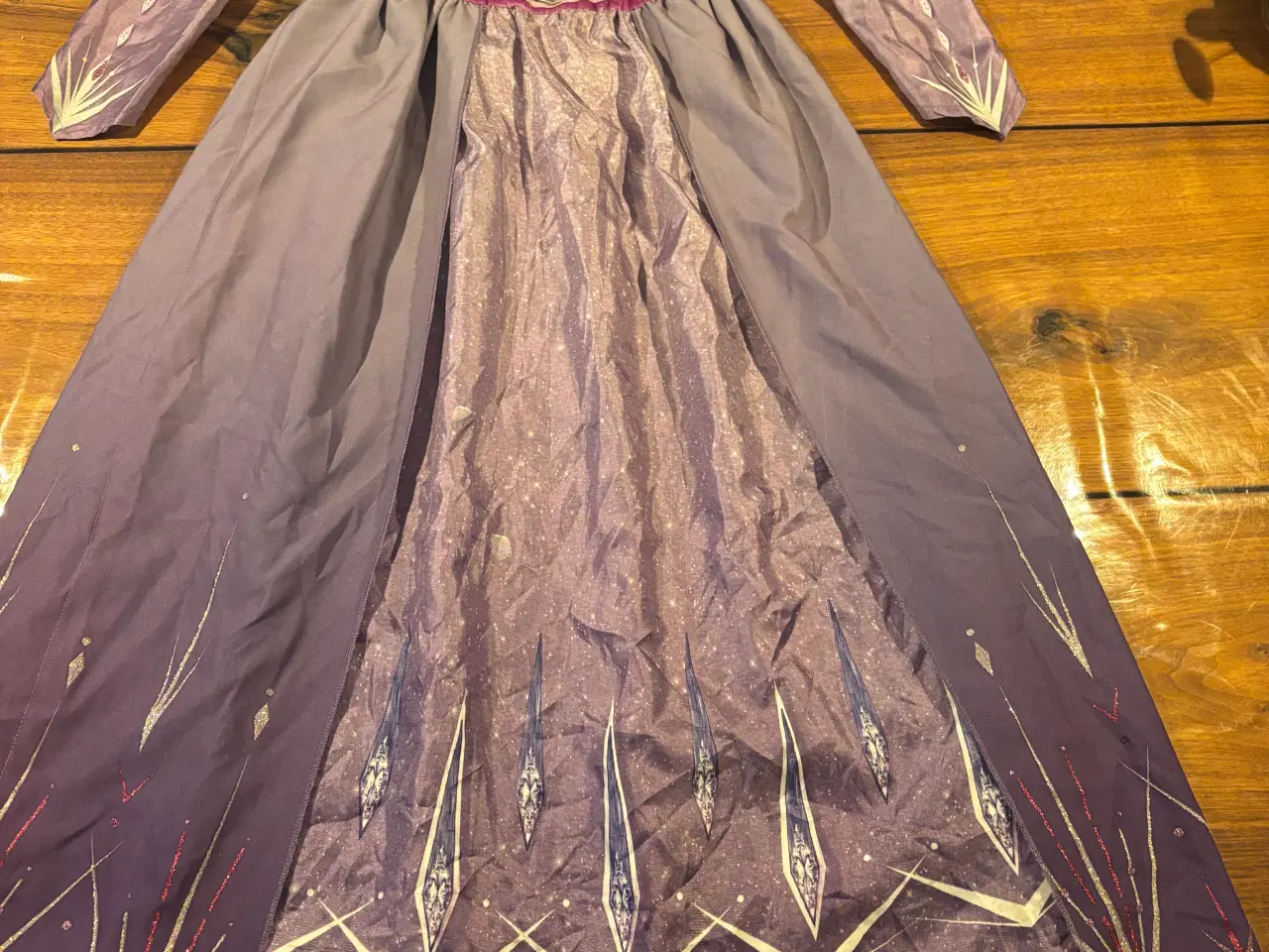 Billede 2 - Frozen 2 Elsa kostume str 128