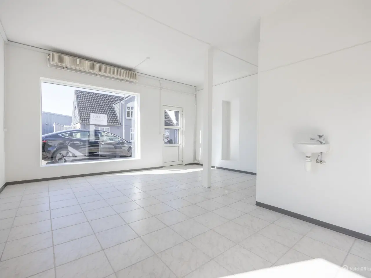 Billede 2 - Bliv Set! Erhvervslokale med maksimal synlighed og muligheder