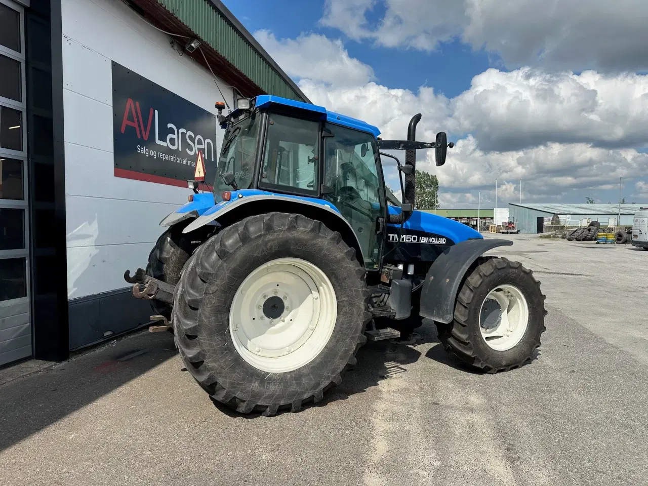 Billede 3 - New Holland TM 150 RC med HEVA Frontlift.