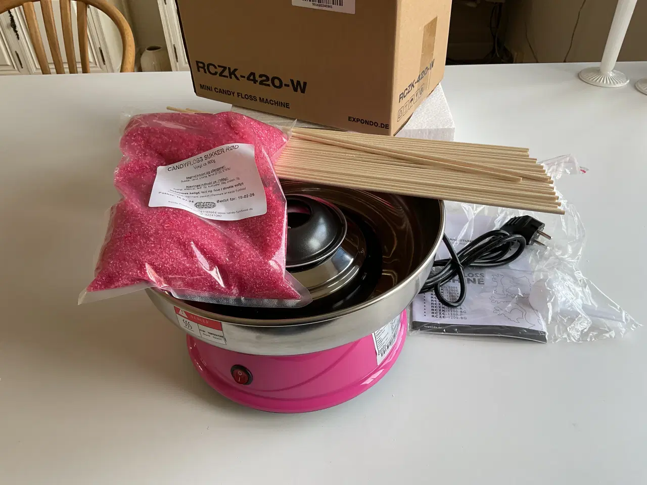Billede 2 - Candyfloss-maskine Ny. 420-W + Sukker og pinde  Ny