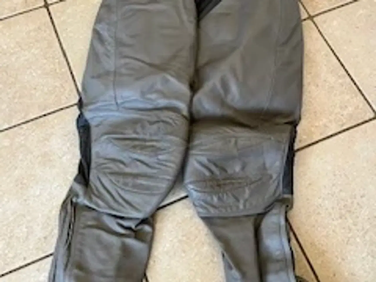 Billede 4 - Diff motorcykel læder jakke og Bukser.