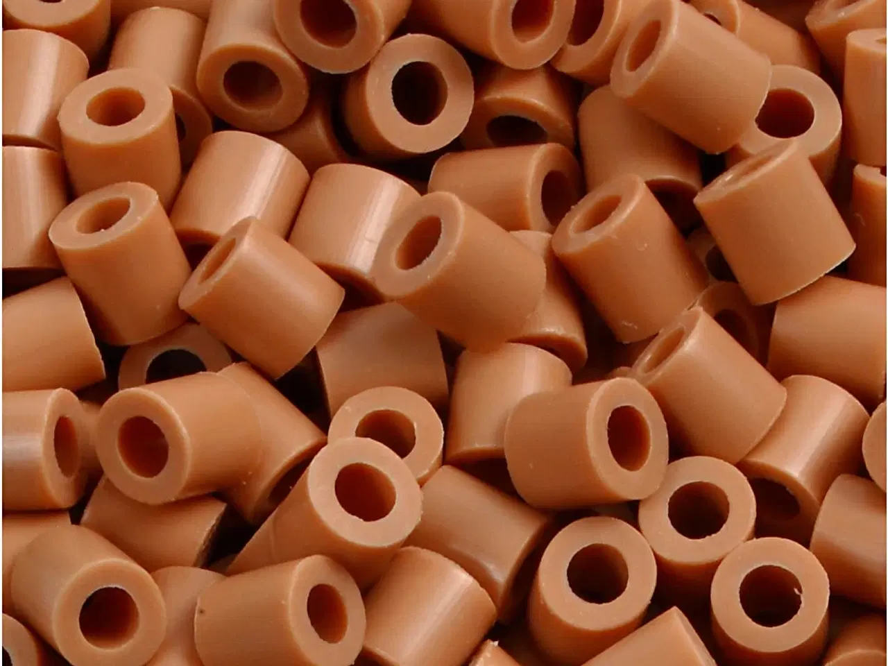 Billede 1 - PhotoPearls, str. 5x5 mm, hulstr. 2,5 mm, medium, lys brun (20), 6000stk./ 1 pk.