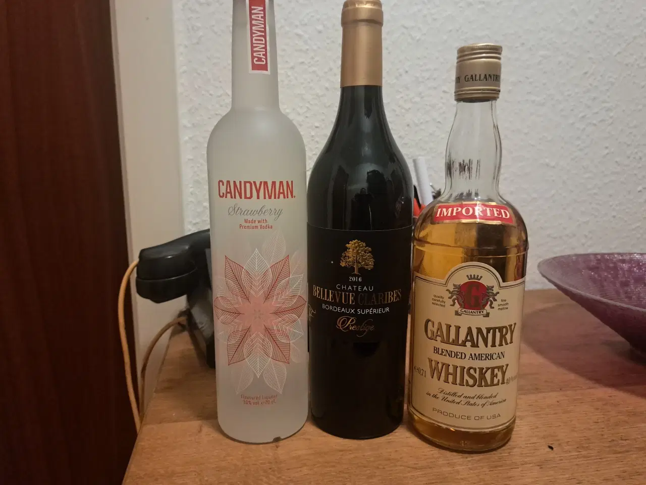 Billede 1 - Tre flasker whisky og vodka