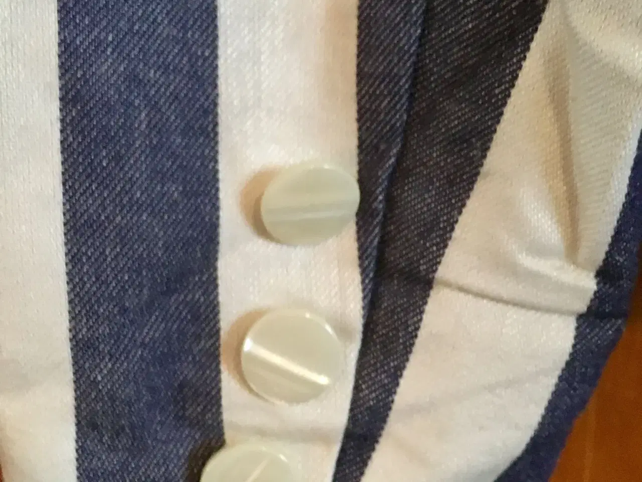 Billede 5 - Lækker stribet jakke til salg